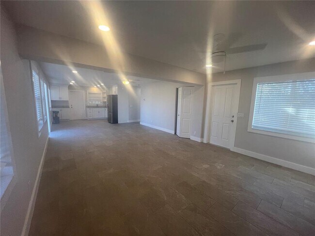 Photo - 322 Lasayette Dr NE