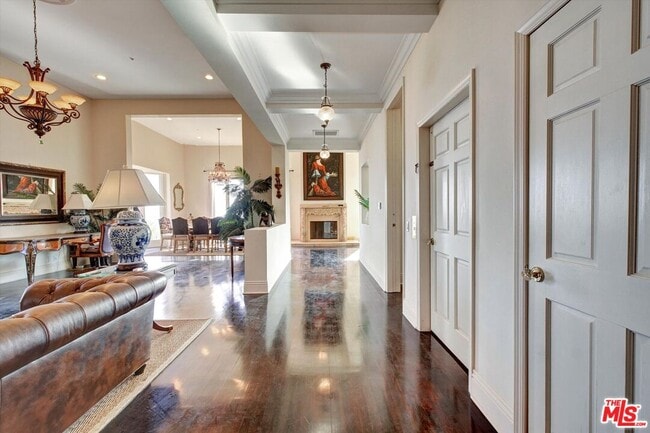 Building Photo - 5805 Foxview Dr