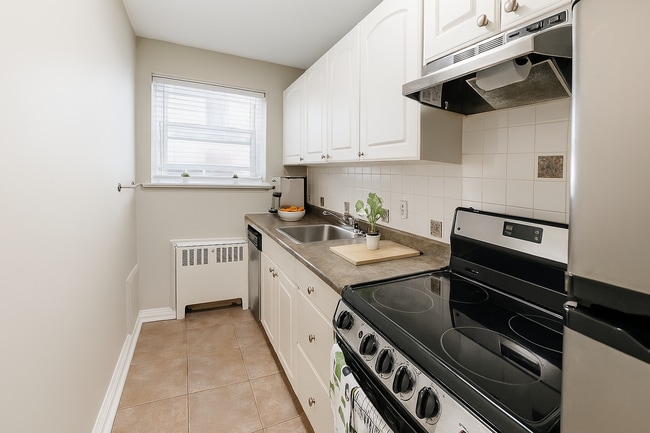 Photo - 135 MacLaren