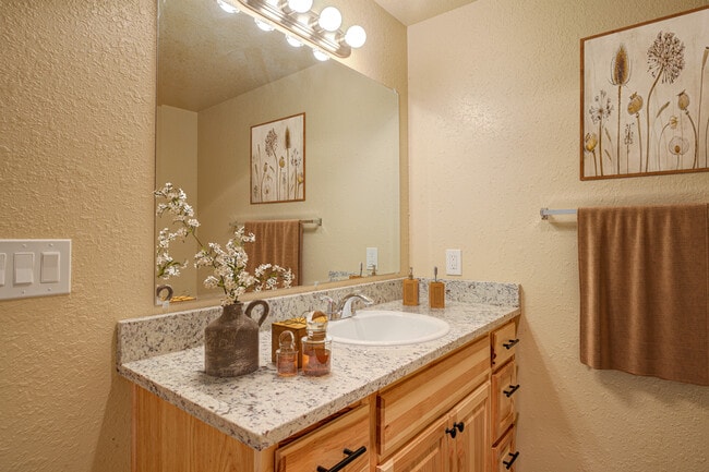 Photo - Brook Hollow Apartments