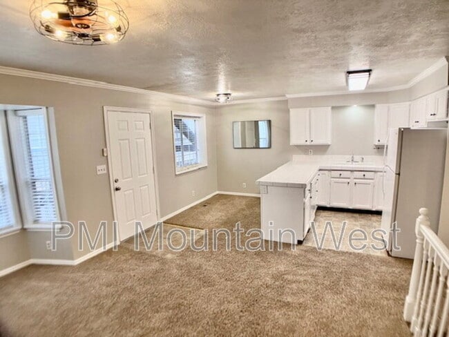 Building Photo - 567 N 200 E Unit 3