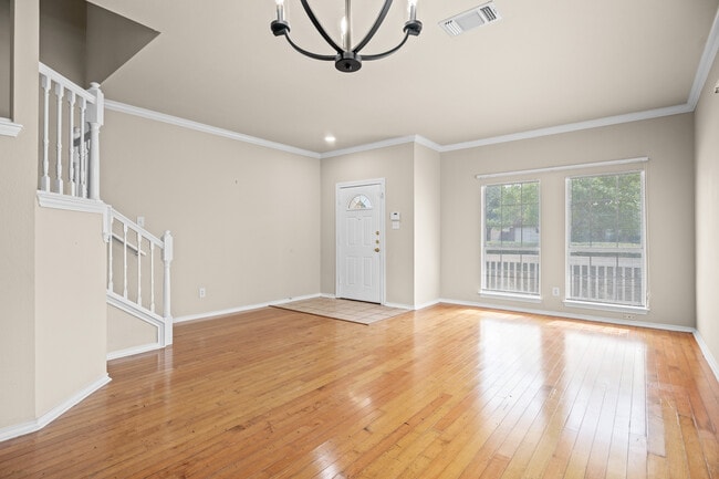 Photo - 511 Shannon Rose