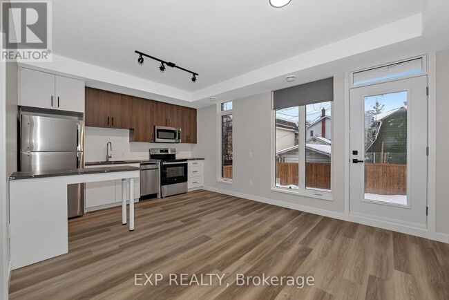 Photo - 211 Armstrong St Unité 303