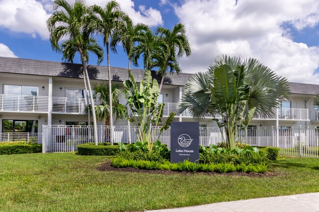 Photo - Lake House Apartments