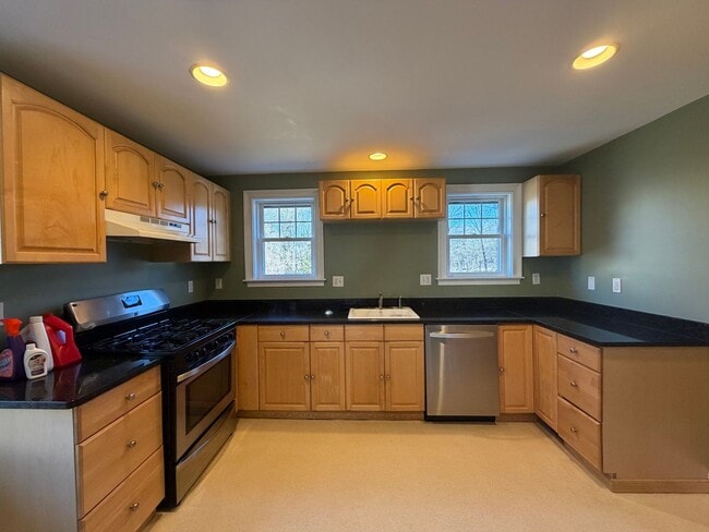 Photo - Move-In Ready Townhouse in North Billerica – Unbeatable Transit Access!