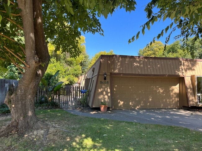 Building Photo - 5035-5037 Swingle Drive Unit 5035