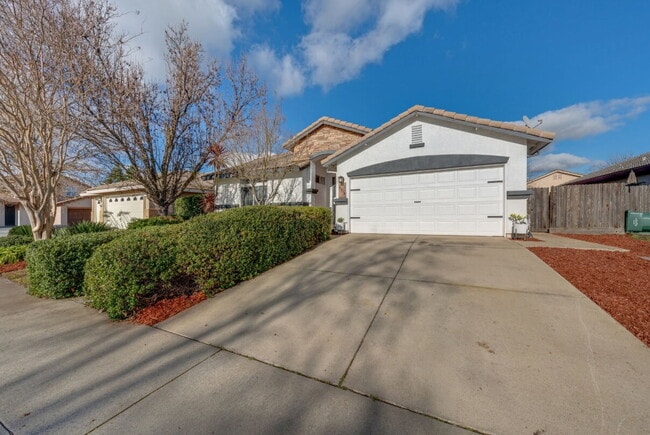 Building Photo - Cozy 3-Bed Sanctuary with 2 Full Baths in Sacramento’s Serene Prairie Dunes