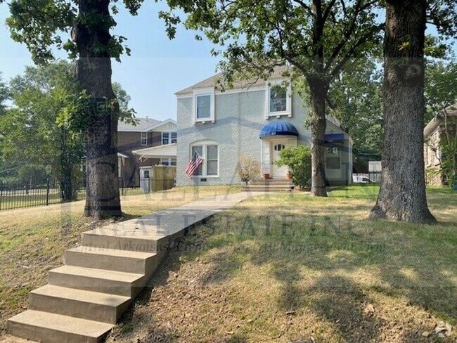 Building Photo - Furnished Long term apartment in Park Hill!!