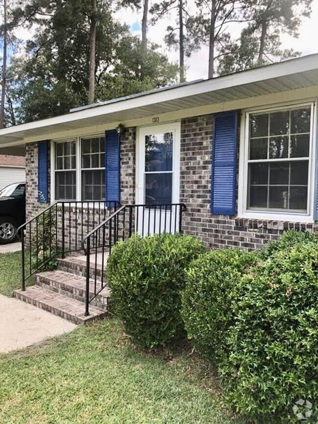 Building Photo - Updated and adorable rancher home in Old C...