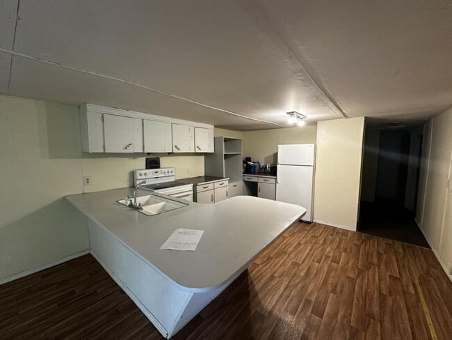 Photo - 1980 Robi Cir