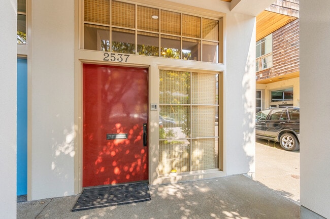 Photo - 2537 NW Upshur St