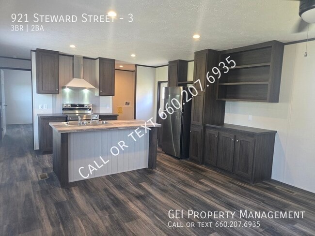 Photo - 921 Steward St