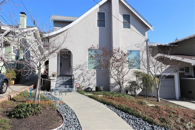 Building Photo - Glenview Traditional Three Bedroom Home