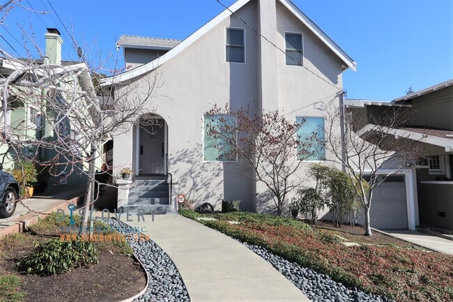 Glenview Traditional Three Bedroom Home - Glenview Traditional Three Bedroom Home