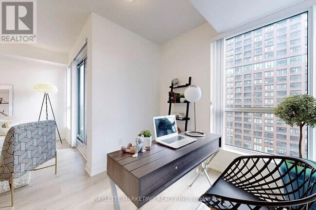 Photo - 395 Bloor St E Unit 3201
