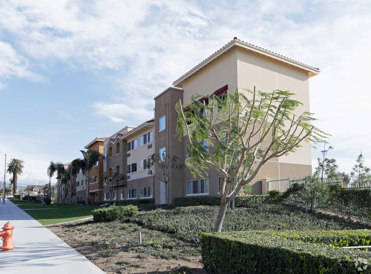 Photo - TELACU La Amistad Apartments