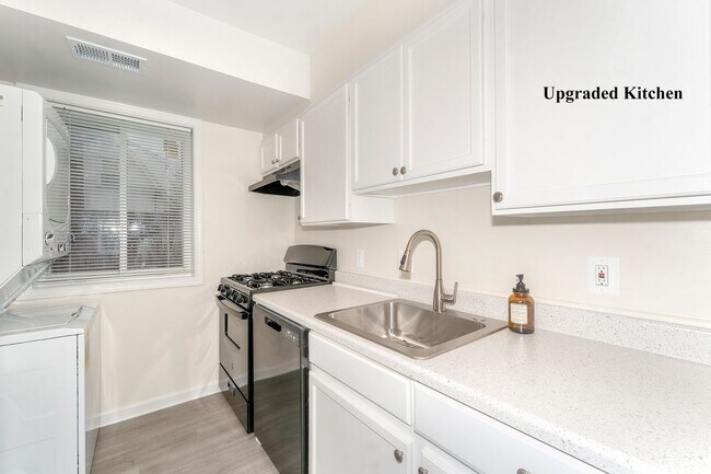 Photo - 14 Halley Pl SE