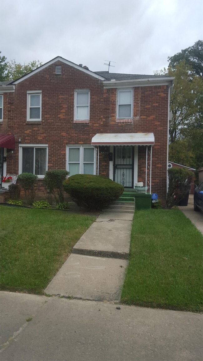 Photo - 8576 Manor St House