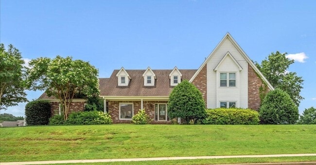 Building Photo - Elegant 4 BR w/POOL MAINTENANCE INCLUDED near Cherokee Valley Golf Club
