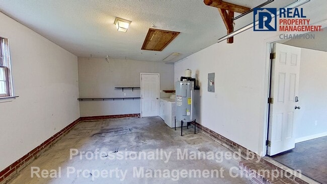 Photo - 3 BD/2 BA Home w/Attached Garage, Large Fenced Yard and Easy Access to Camp Lejeune