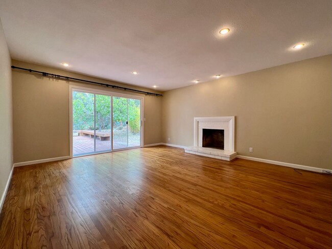 Photo - Spacious 4-Bed / 2-Bath Rancher near Linda Mar Beach