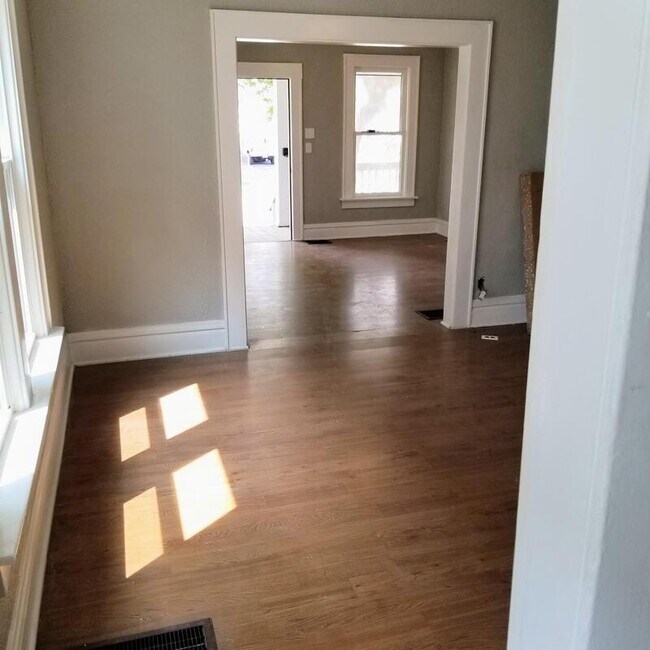 Photo - 104 N Hague Ave Rental