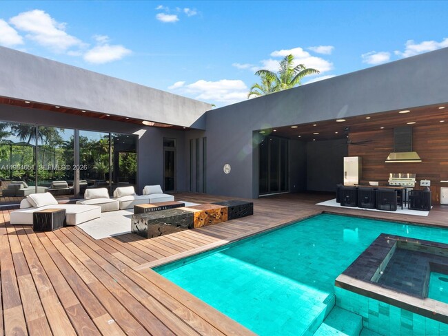 Photo - 871 NE 83rd St