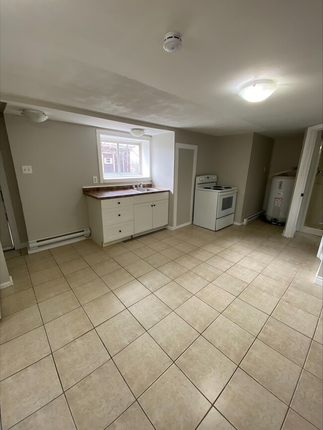 Building Photo - 30 Cedar St Unit 6