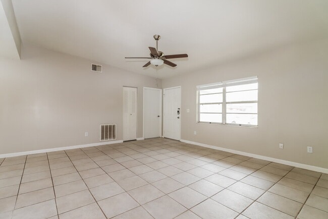 Photo - 912 Axlewood Cir