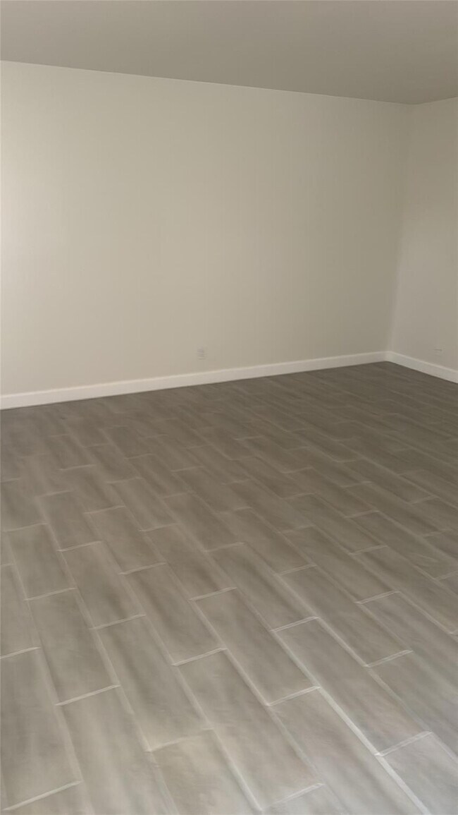 Photo - 403 Saxony Way Unidad 403