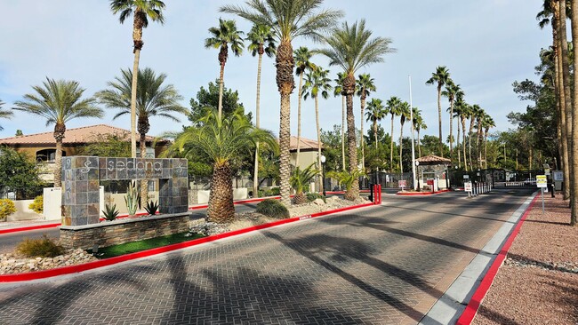 Building Photo - 2 Bed and 2 full Bathrooms Condo for Rent