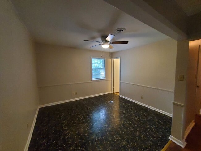 626 Kennan Rd NW