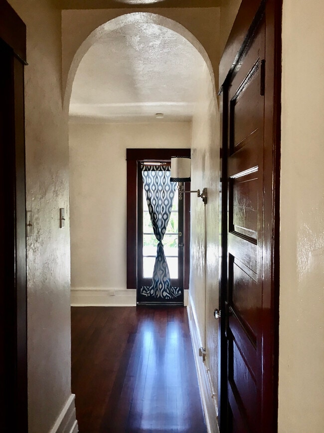 Open Space into Living Room & Balcony - 915 25th St Unit 4