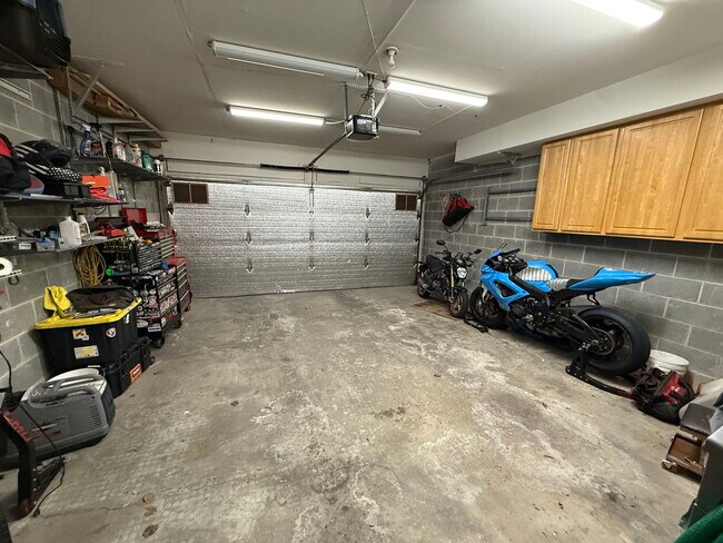 Photo - 1332 N Burling St