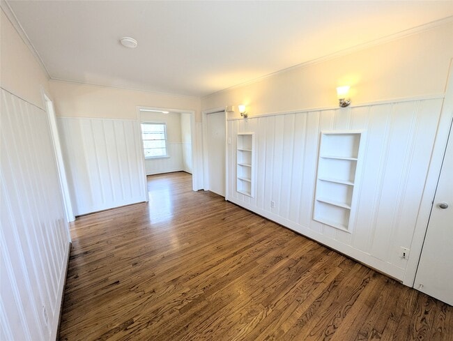 Building Photo - 2504 Kingston St Unit 1