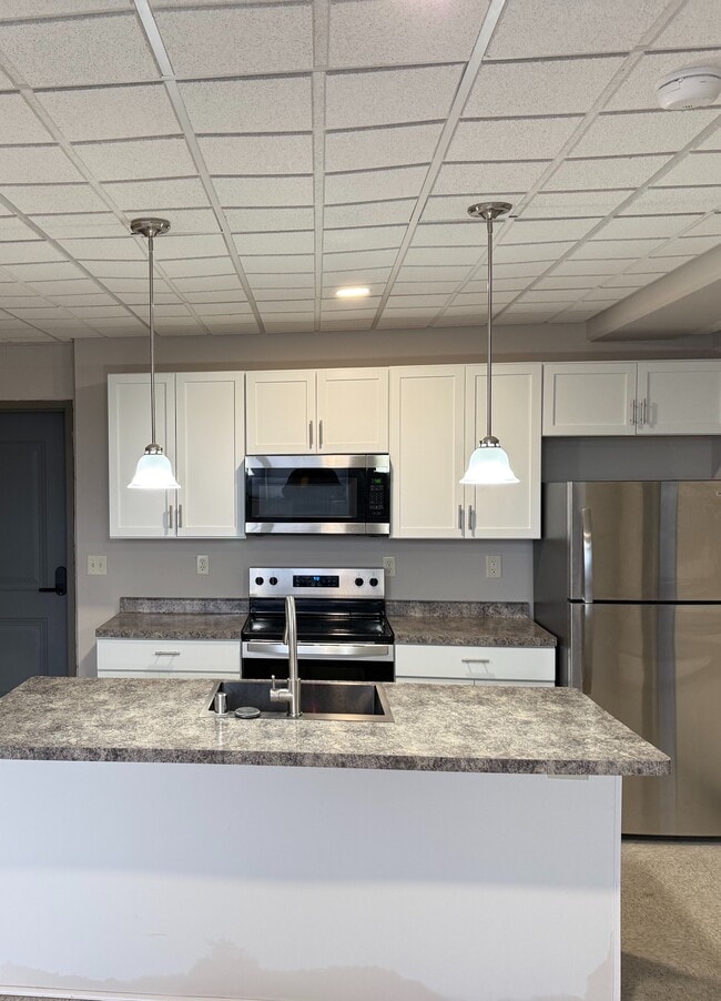 Building Photo - Szkola Flats Unit 007