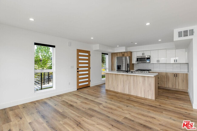 Building Photo - 571 Mariposa Ave Rental