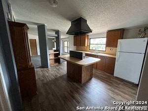 Photo - 454 Overland Trail