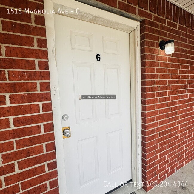 Building Photo - 1518 Magnolia Ave Unit G