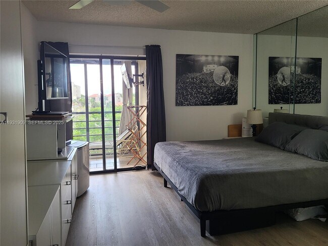 Photo - 2306 S Cypress Bend Dr Unidad 418