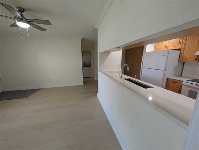 Photo - 6040 Shaker Wood Cir Unit 106