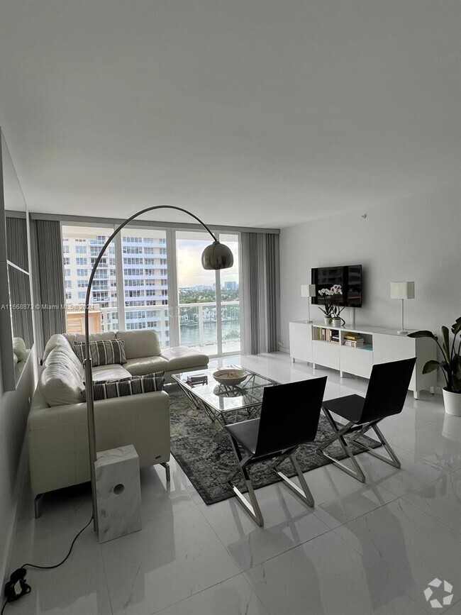 Building Photo - 5601 Collins Ave Unit 1115 Rental