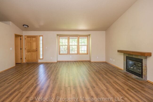 Photo - Light and bright 3 bedroom, 2 bath home - 1 dog considered!