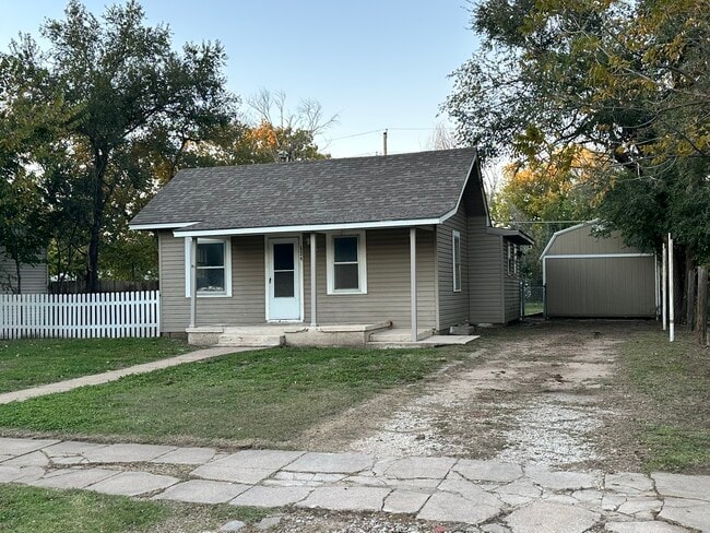 Building Photo - 1524 E 3rd Ave