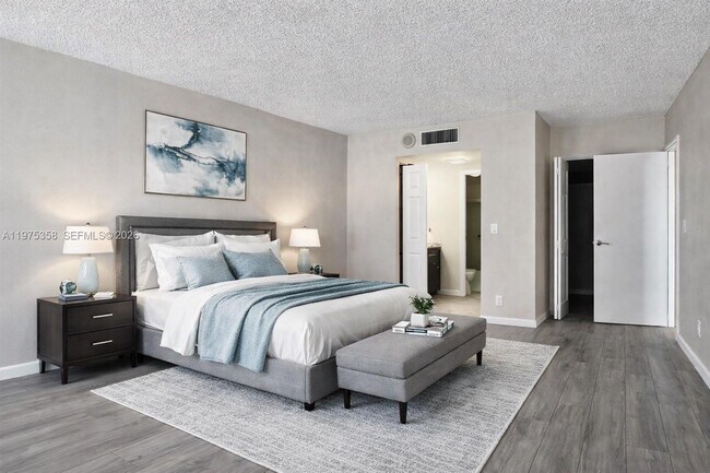 Photo - 600 Three Islands Boulevard Unidad 1014