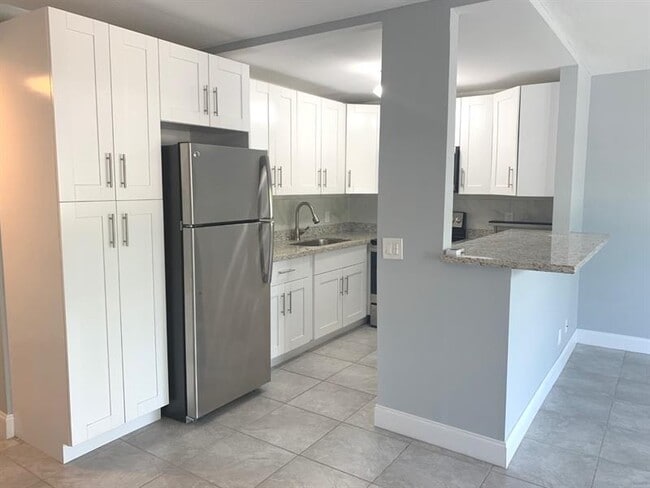 Building Photo - 4 Ventnor Dr Unit 4