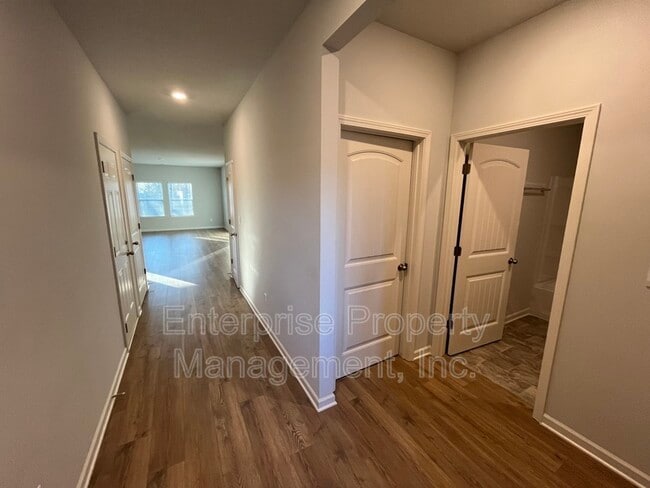 Photo - 365 Windemere Lp