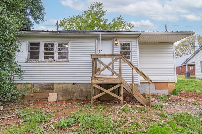 Photo - 201 Eastview Dr