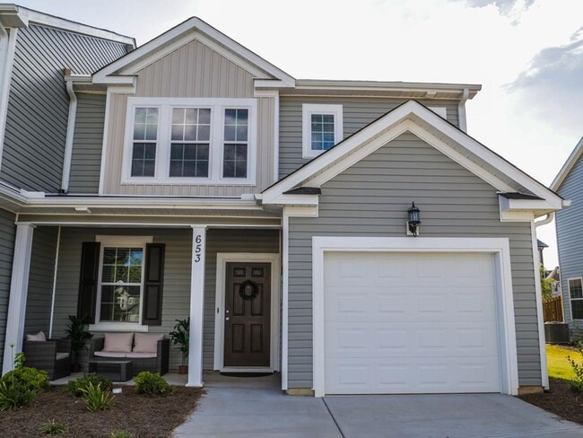 Building Photo - 3 Bedroom 2.5 Bath in Canterbury Farms!