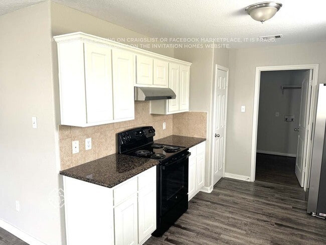 Photo - 3827 Middlecrest Ln